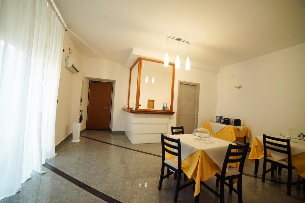 Central Home B&B Cosenza Bagian luar foto